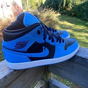 Jordan 1 mid university blue